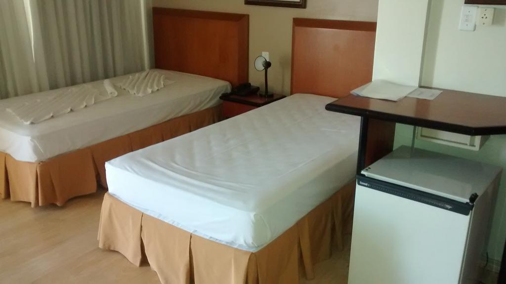 Geneviee Palace Hotel Ponta Grossa  Zimmer foto